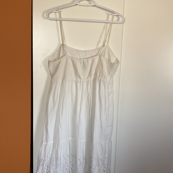 Ruffle bottom white dress - Picture 3 of 4